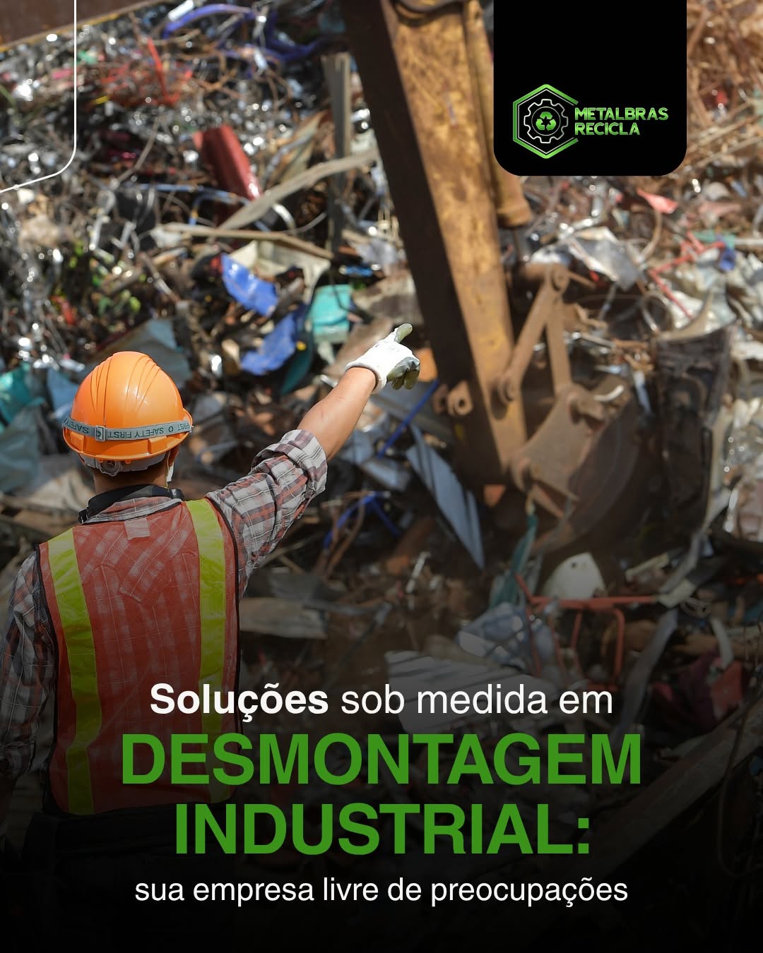 Post da Metalbras sobre desmontagem industrial, com técnico de colete e capacete orientando a operação de uma máquina no pátio